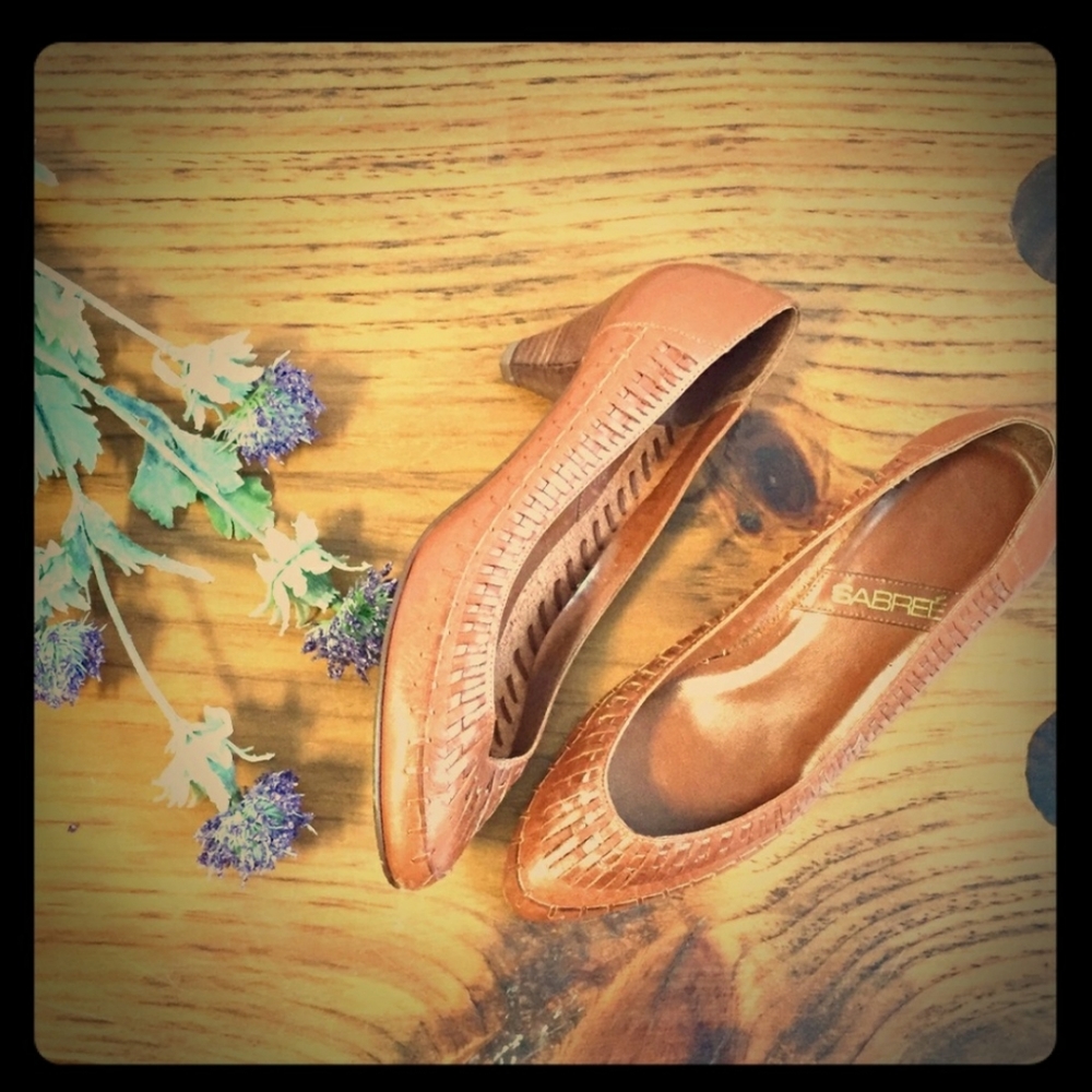 Vintage 80's woven sabree kitten heels